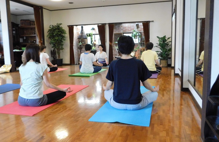 40代からの体調不良は更年期障害かもしれない！ヨガで解消しよう！ワタナベスタジオ