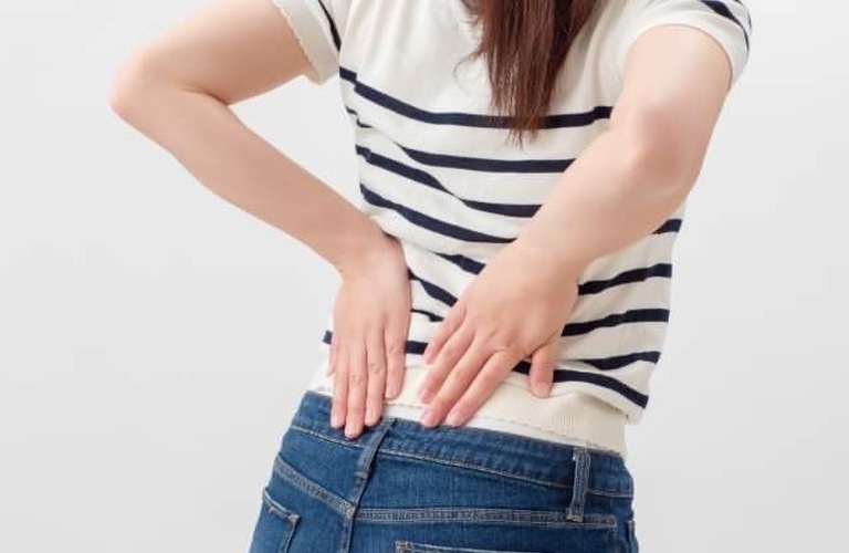 狭山市ヨガ！デスクワークの長時間の体勢での腰痛を解消しよう！ワタナベスタジオ